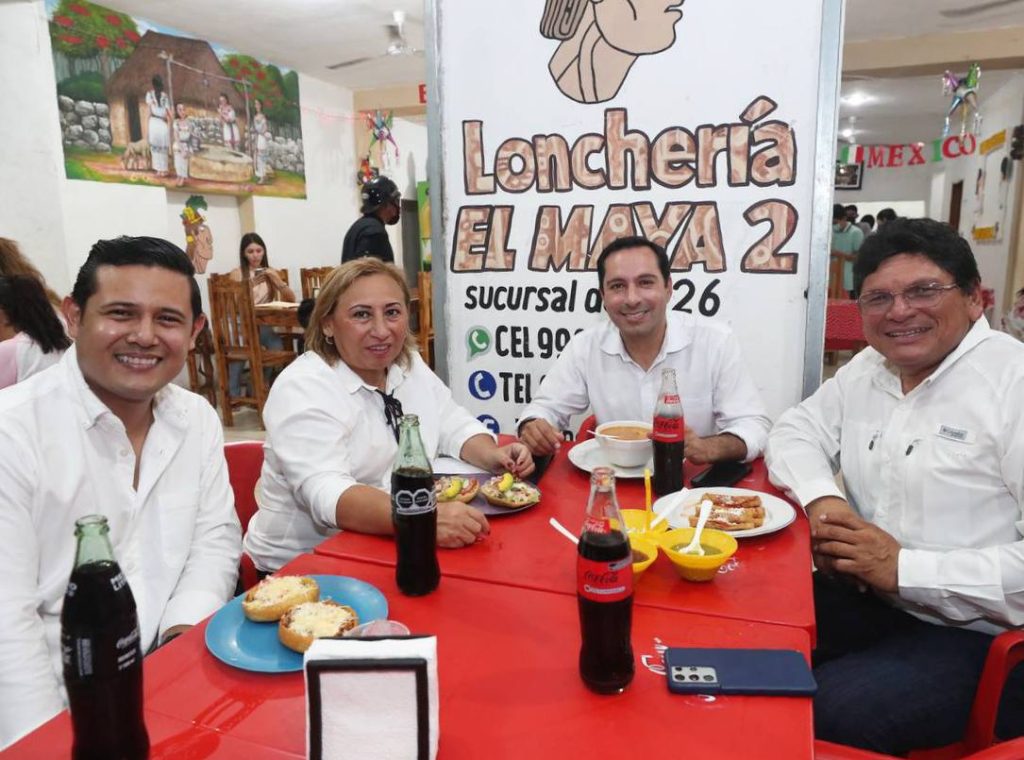 Después de pernoctar  en la región poniente de Yucatán, Vila Dosal continuará hoy atendiendo a los pobladores de esa zona