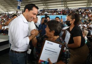 Con el apoyo del Gobernador Mauricio Vila Dosal, yucatecos tienen la oportunidad continuar y terminar sus estudios
