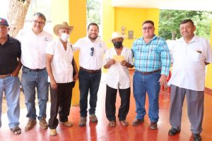 El gobierno estatal entrega más apoyos al campo