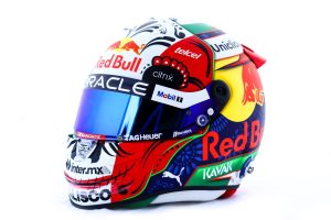 Presenta “Checo” Pérez el casco que usará para el Gran Premio de México  