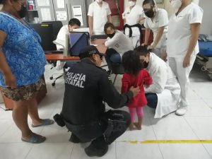 Un agente de la SSP salva a una niña que se asfixiaba