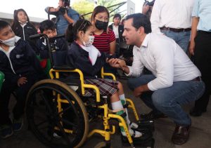 Pone en marcha el Gobernador Mauricio Vila Dosal la distribución de chamarras del programa Impulso Escolar para proteger a las niñas y niños del frío