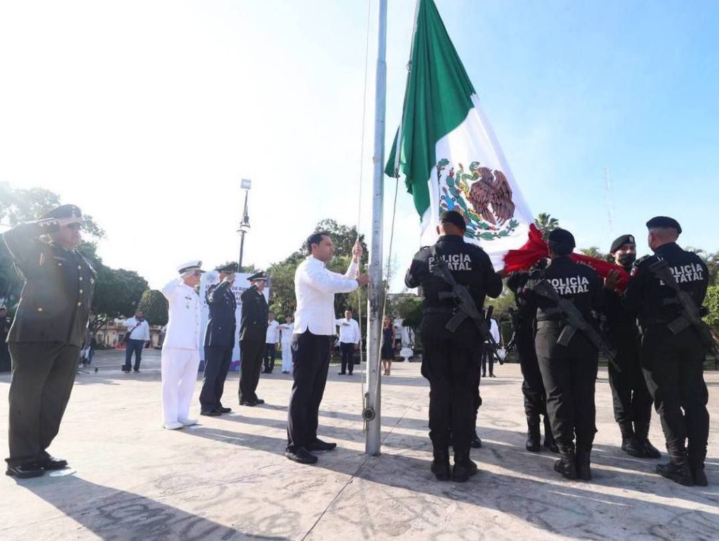 Familias yucatecas disfrutan colorido desfile cívico-deportivo con motivo del 112 aniversario del inicio de la Revolución Social Mexicana