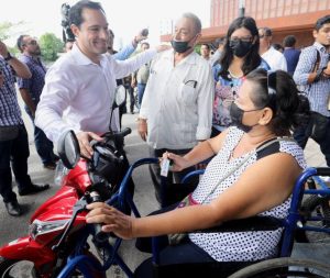 Vila Dosal continúa apoyando a las familias yucatecas que más lo necesitan