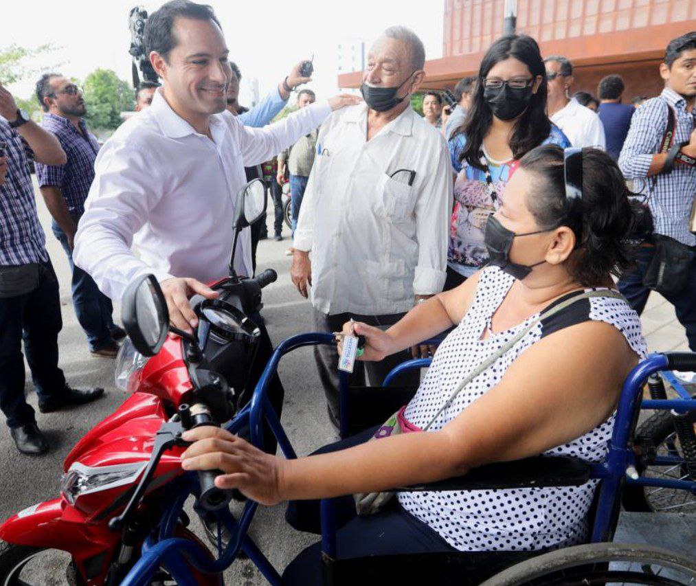 Vila Dosal continúa apoyando a las familias yucatecas que más lo necesitan