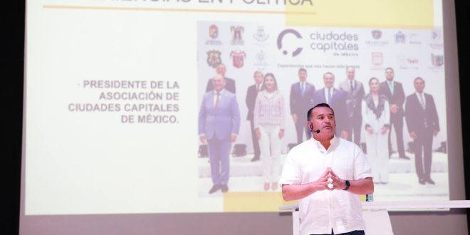 El alcalde Renán Barrera ofrece una conferencia en el Décimo Congreso de Ciencias Políticas