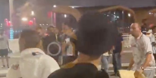 Se agarran a golpes  mexicanos y argentinos en Qatar, la pasión futbolera se desborda 