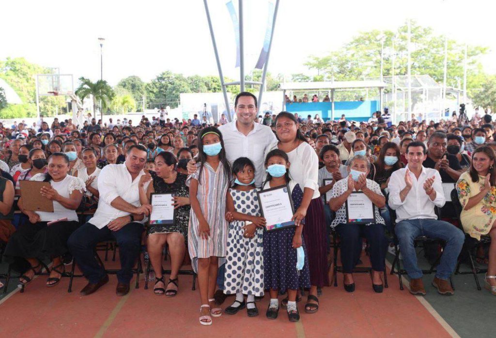 Familias del sur de Mérida reciben su certificado de Certeza Patrimonial