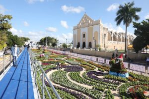 El atractivo Paseo Navideño de las Flores llega a Hunucmá