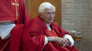El mundo ora por la salud del Papa Emérito Benedicto XVI