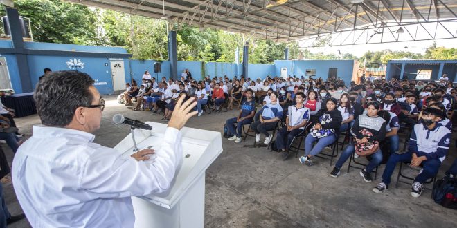 Reconocen labor de integrantes de la comunidad educativa de Teya