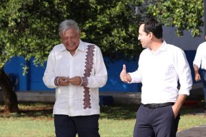 Vila Dosal y  López Obrador revisan avances de los proyectos estratégicos para Yucatán