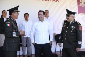 El Gobernador Mauricio Vila Dosal asiste a la ceremonia de cambio de mando de la 32 Zona Militar   