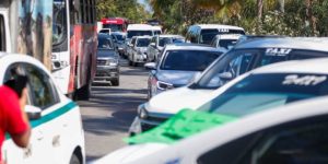 Cancún desquiciado por los bloqueos de los taxistas