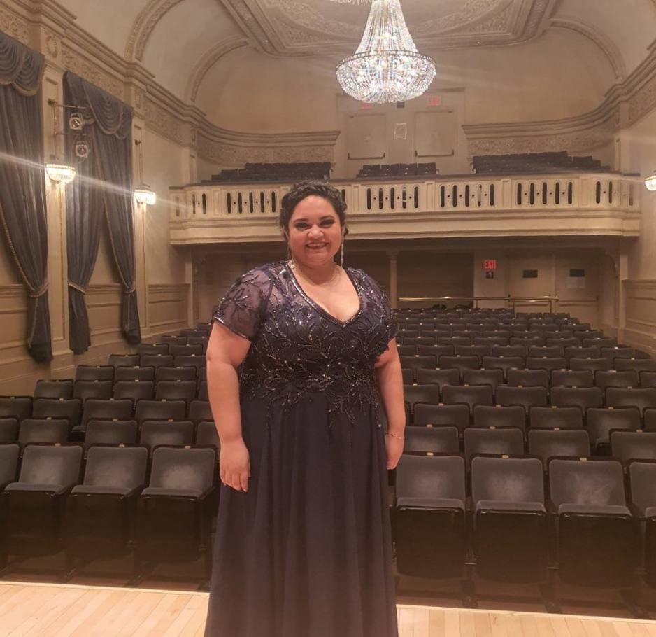 La soprano yucateca Mariana Echeverría se presentó en el<a href="https://www.facebook.com/carnegiehall?__cft__[0]=AZXzANUp4qe3NDHad5hgwCUFSSEnp3grbsrg3h5L1Q79l6kA9Q4J8SHIAoT-m9ujscOT0lMztntvjjg8EbXe8rhQRvgpV2ANXQUBcOFYKOByfXUTi-4QzQkDqclgRWhvzqcDMKplhz8oJiOHc5Ceq4uVP-IXeA73qen9Kwtt9SEo3Z4HPzVi0To7FdVc5dyiVXE&__tn__=-]K-R"> Carnegie Hall</a>