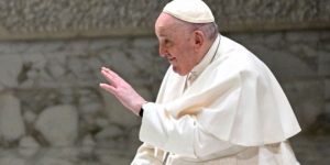 El Papa Francisco afirma que la homosexualidad no es un delito “pero sí un pecado”
