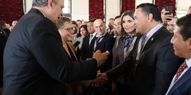 Renán Barrera promueve el Municipio en los circuitos comerciales internacionales