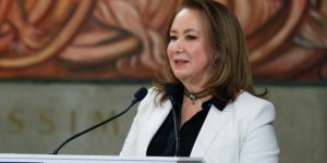 Yasmín Esquivel también plagió su tesis de doctorado