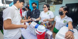 Estudiantes de secundaria aprenden habilidades para la vida