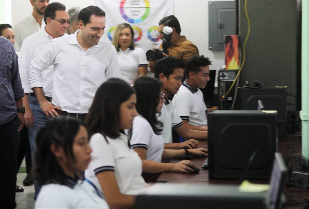 A través del programa Yucatán Digital, estudiantes del sur de Mérida cuentan con Internet gratuito en sus escuelas para mejorar su experiencia educativa