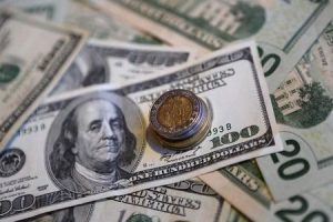 Se encarece el dólar, abre arriba de los 19 pesos