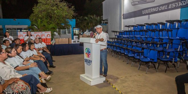 Segey entrega mobiliario y equipos de cómputo a preparatoria del sur de Mérida