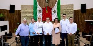 Se entregan reconocimientos a odontólogos destacados