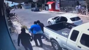 Inseguridad descontrolada en Quintana Roo, secuestran a un empresario en las puertas de su casa 
