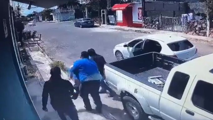 Inseguridad descontrolada en Quintana Roo, secuestran a un empresario en las puertas de su casa 