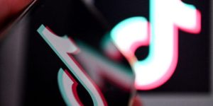 Francia prohíbe el uso de TikTok, Netflix y hasta el Candy Crush en teléfonos de funcionarios