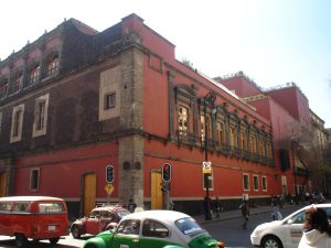 Bancos donde no cobran comisión por retirar pensión del Bienestar en 2024