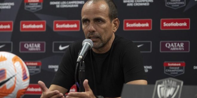  El Director Técnico del Orlando City “explota” tras ser eliminado por Tigres