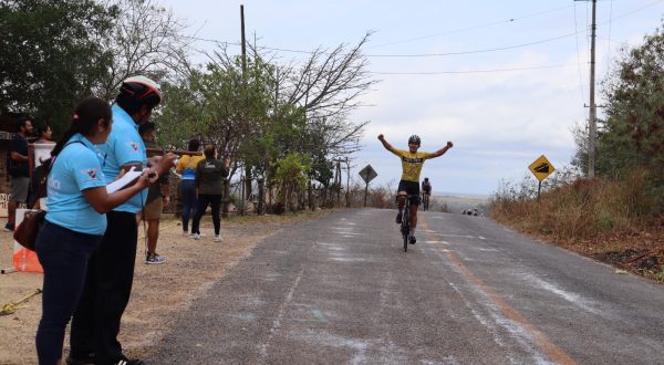 Jalil Escalante se mantiene en la cima de la Vuelta Maya de ciclismo