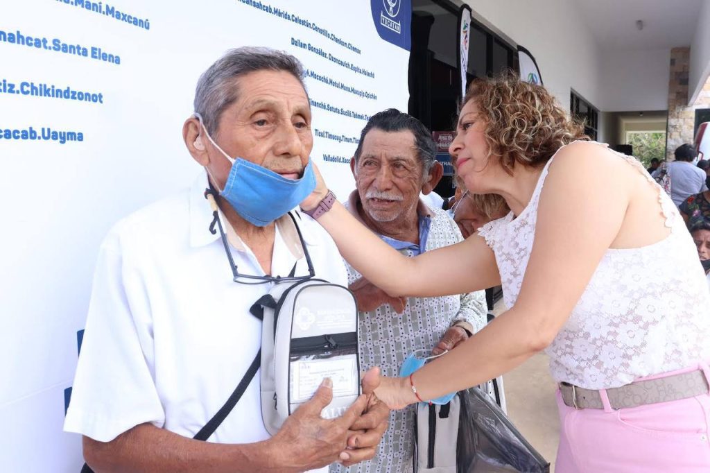 El Gobernador Mauricio Vila Dosal apoya a cerca de 800 personas con problemas de audición