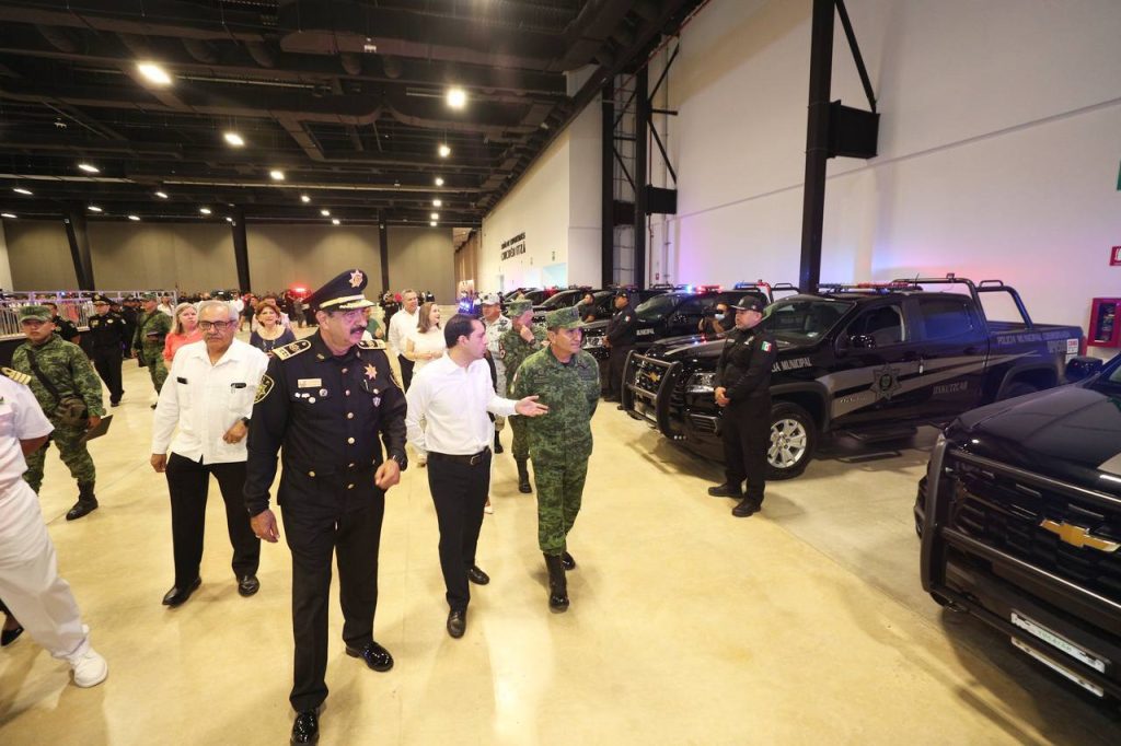 El Gobernador Mauricio Vila Dosal entregó patrullas para seguir fortaleciendo la seguridad de Yucatán 