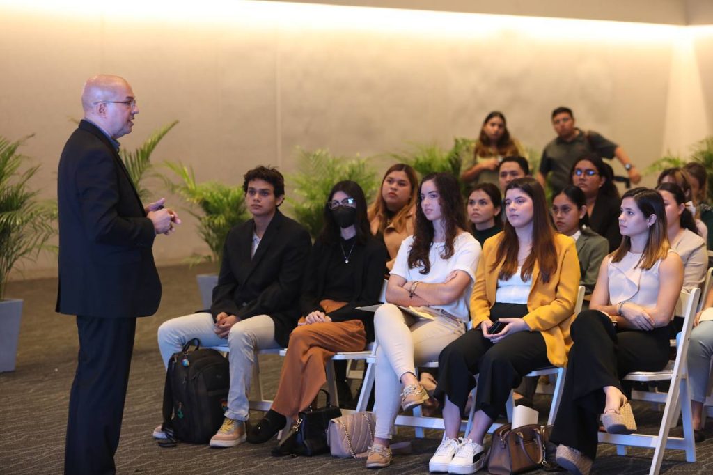 Producto de las gestiones del Gobernador Mauricio Vila Dosal, Yucatán se convirtió en sede y clúster de Disney para seleccionar a talento yucateco