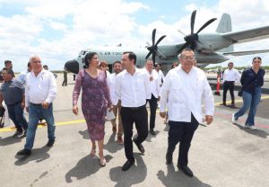 Encabeza el Gobernador Mauricio Vila Dosal visita al avión Cazahuracanes