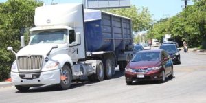 Problemas, accidentes y retrasos causados por el tráfico de vehículos pesados se debe solucionar, piden progreseños