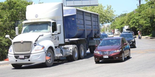 Problemas, accidentes y retrasos causados por el tráfico de vehículos pesados se debe solucionar, piden progreseños