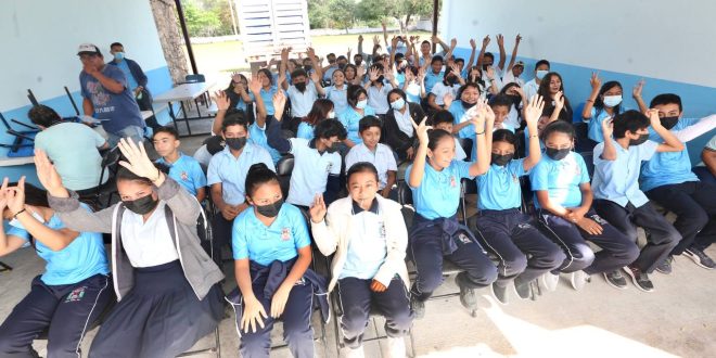 Más de medio millón de estudiantes vuelven a sus aulas este 17 de abril