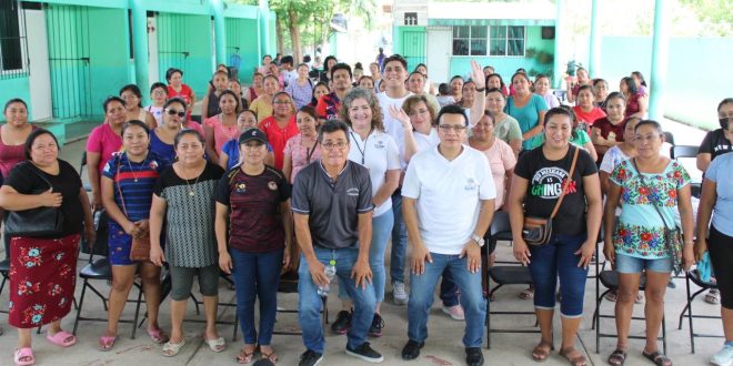 Madres y padres de familia de Kinchil aprenden herramientas para una crianza enfocada en la salud emocional