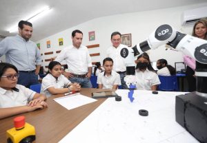 Vila Dosal sigue impulsando el aprendizaje de las nuevas tecnologías en escuelas públicas de Yucatán