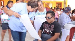 Lentes para casi 1,500 personas