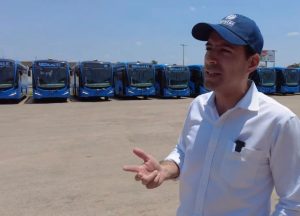 Vila supervisa las nuevas unidades que brindarán servicio a través de las rutas Las Américas, al incorporarse al Sistema “Va y ven”