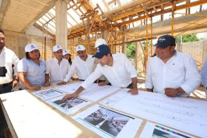 Vila supervisa los trabajos de construcción del nuevo mercado de Kanasín