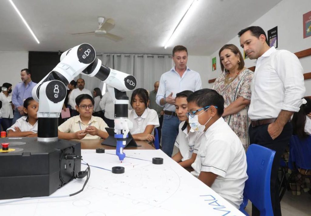 Presenta el Gobernador Mauricio Vila Dosal los programas Clases de Robótica para Educación Básica y Ambientes Bilingües, a la senadora Xóchitl Galvéz