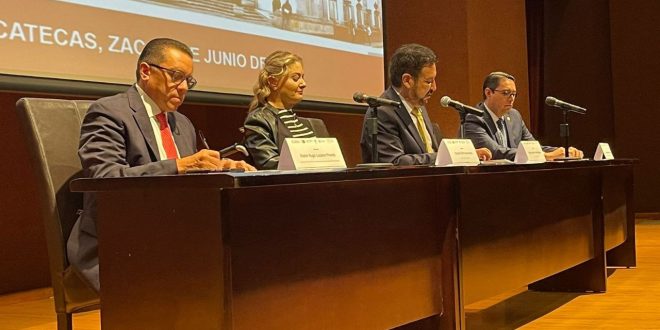 Víctor Hugo Lozano destaca el papel de la mujer en los 200 años del Congreso del Estado