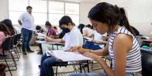 Miles de jóvenes presentan el Exani I para ingresar al nivel bachillerato