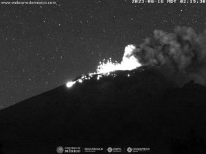 El Popo vuelve a hacer erupción
