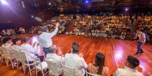 Entregan reconocimiento Yucateco Distinguido a más de 300 jóvenes